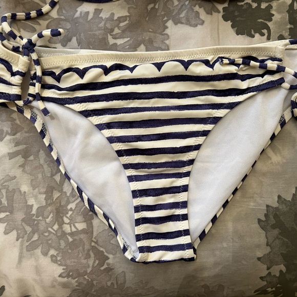 Striped bikini - Picture 6 of 6